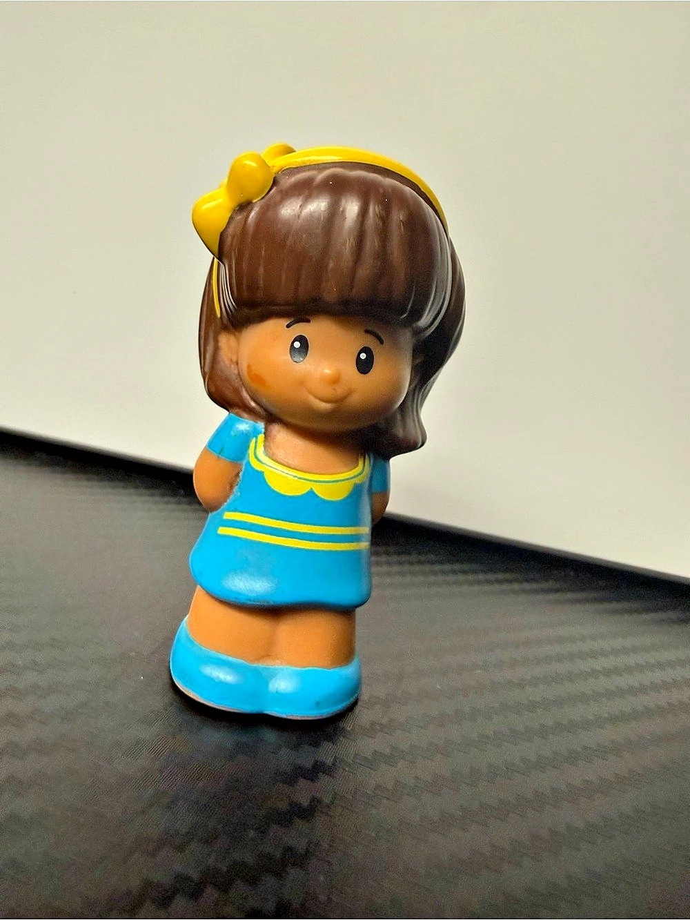 Fisher Price Little People Mia Figure 2012 Brown Hair Blue Yellow Dress